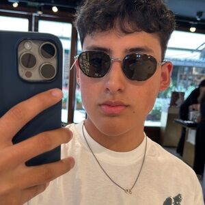 Meet your Posher, Luis